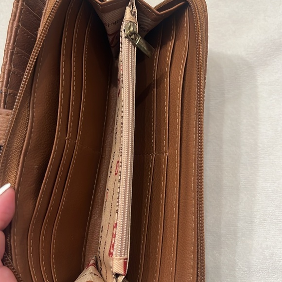 Stone Mountain Brown Embossed Women's Wallet - Picture 4 of 7